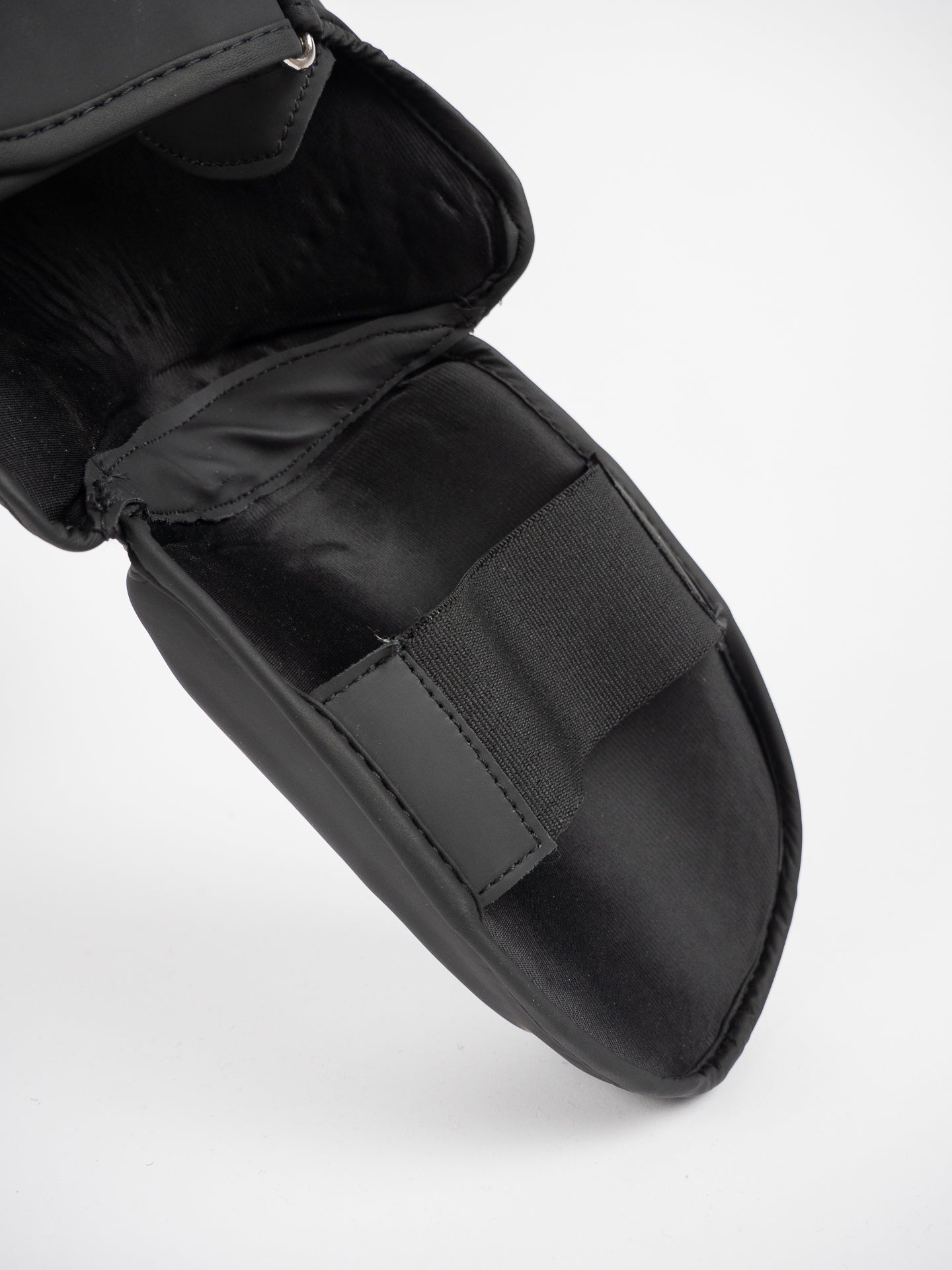 Shin Guards with Foot Protector Black Light – Lightness and Anatomical Protection