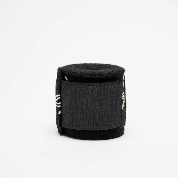 Detalhe do fecho de velcro das bandagens semi-elásticas LEONE x IUTER para uma fixação segura