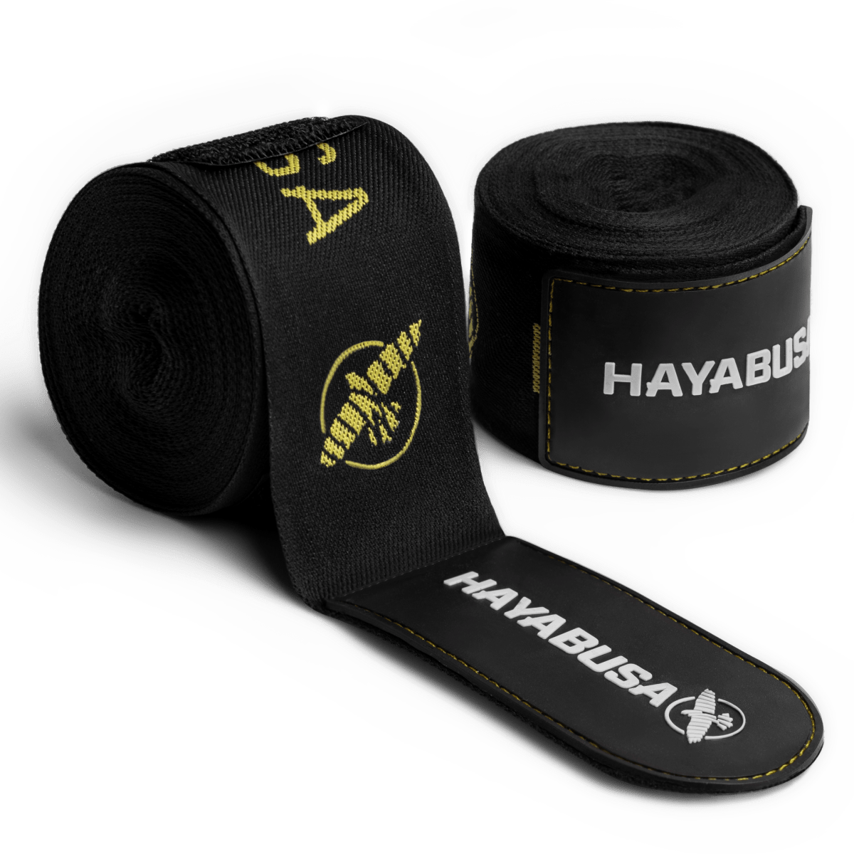 Ett par svarta Hayabusa Deluxe boxningsbandage med rullade gulddetaljer och logotyper