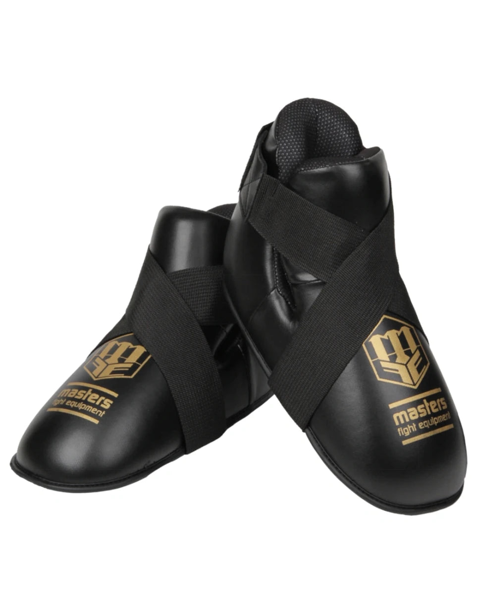 Paar zwarte beschermlaarzen voor Kick Boxing Masters WAKO goedgekeurd