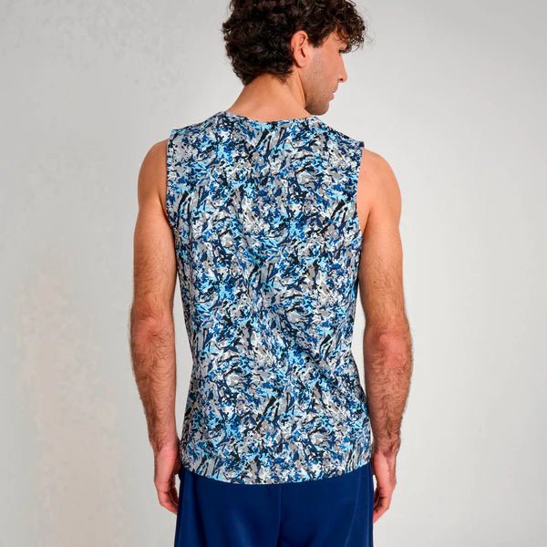 Widok z tyłu podkoszulka Leone Urban Fighter Camo Ice przedstawiający sportowy krój