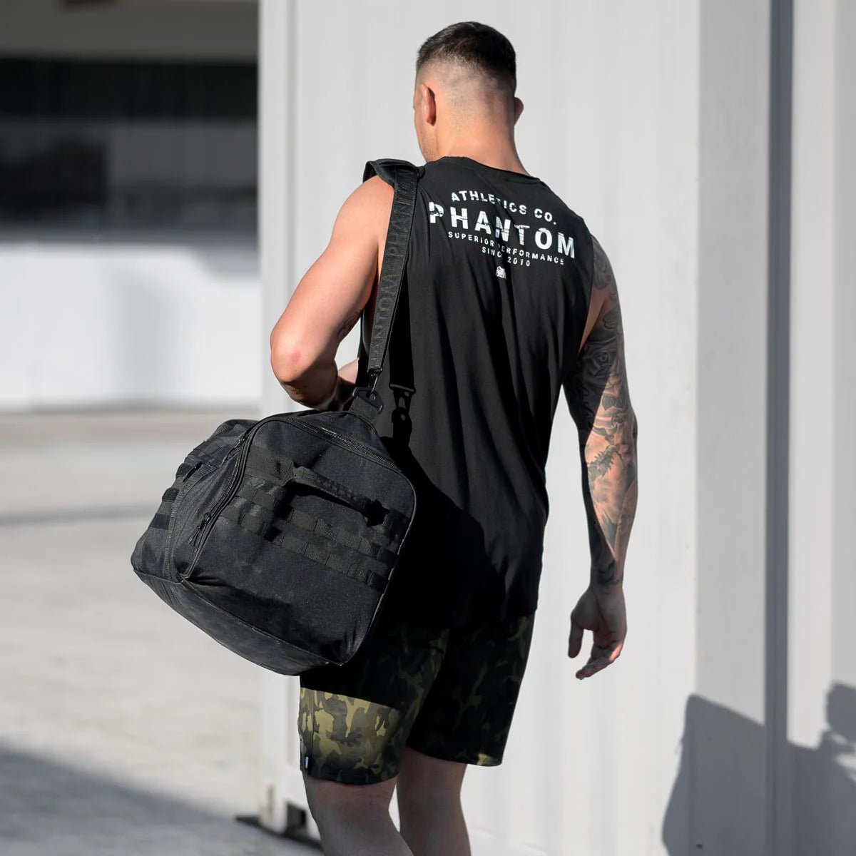Athlète de vue arrière avec sac de sport