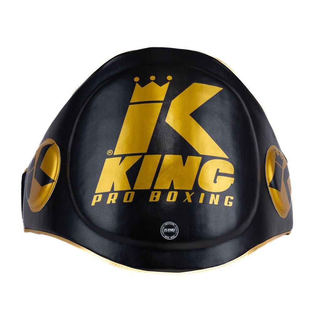 Ceinture de maître King Pro Boxing en noir et or avec protection abdominale multicouche.