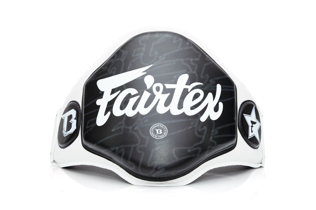 Ceinture professionnelle FXB Fairtex blanche avec logos Fairtex et Booster