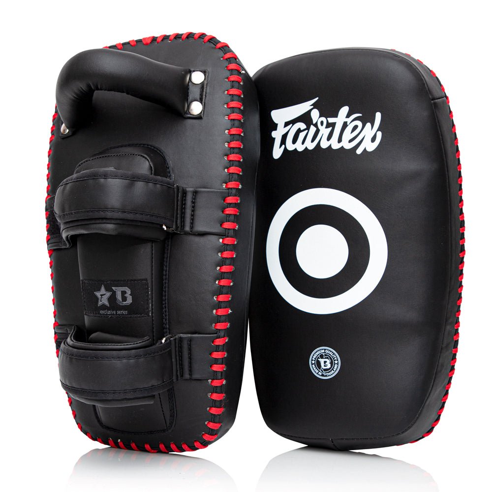 Paar kompakte FXB Fairtex Kicking Pads für Muay Thai und Kickboxen