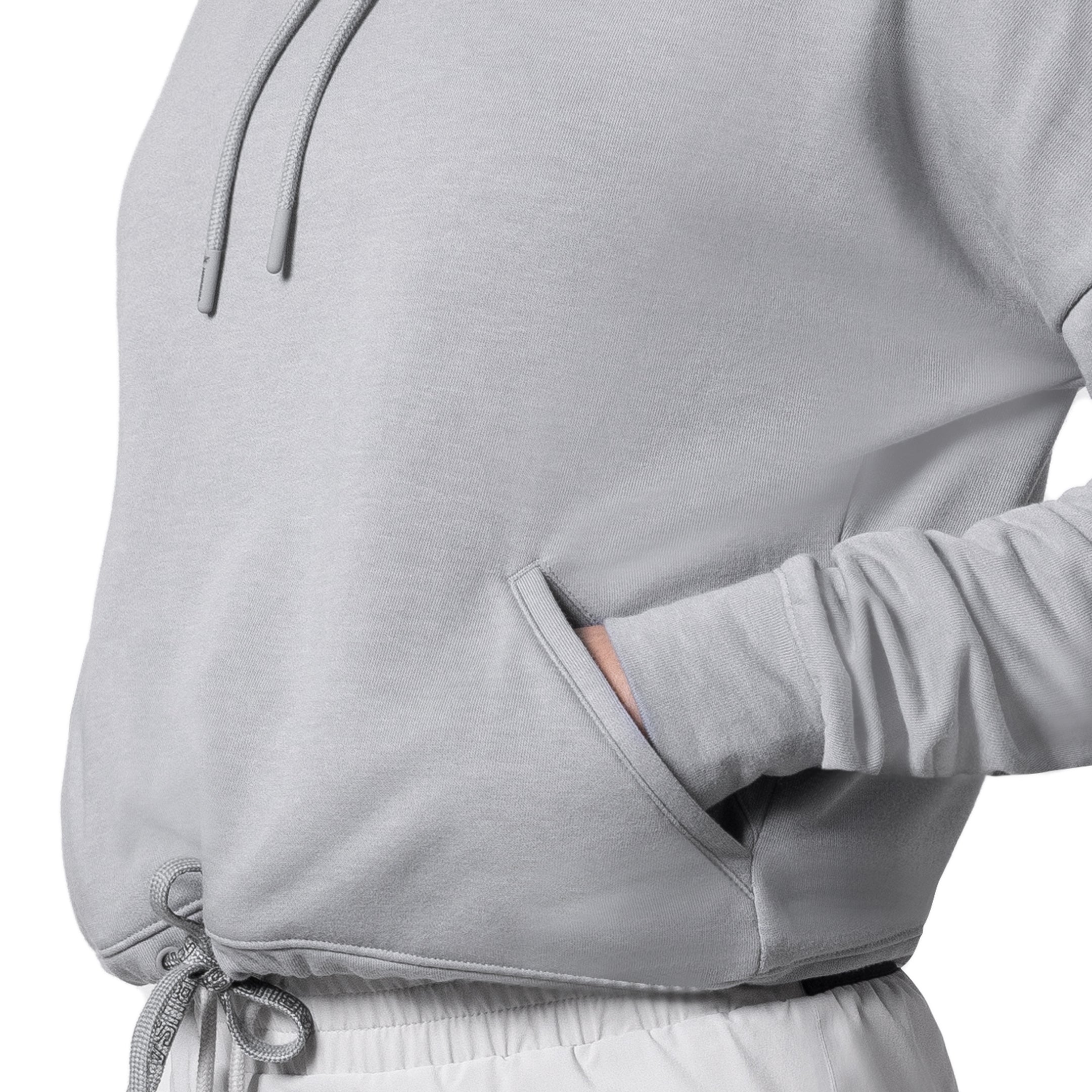 Particolare delle tasche aperte sulla felpa cropped Hayabusa grigia, perfetta per riporre gli essenziali