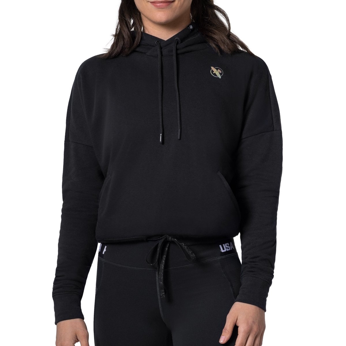 Vue de face du sweat court en polaire noir Hayabusa avec capuche et coupe oversize