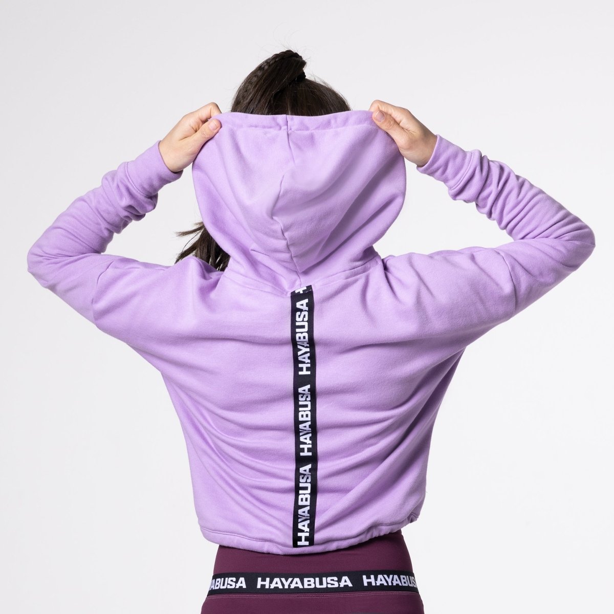 Vue arrière du sweat à capuche rose, montrant le design de la capuche à double épaisseur