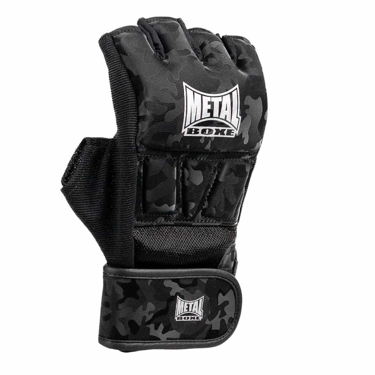Vue de face des gants de boxe fitness finition miroir de boxe en métal