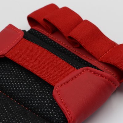 Détail de la paume ouverte des gants rouges Adidas Ju Jitsu pour le grappling