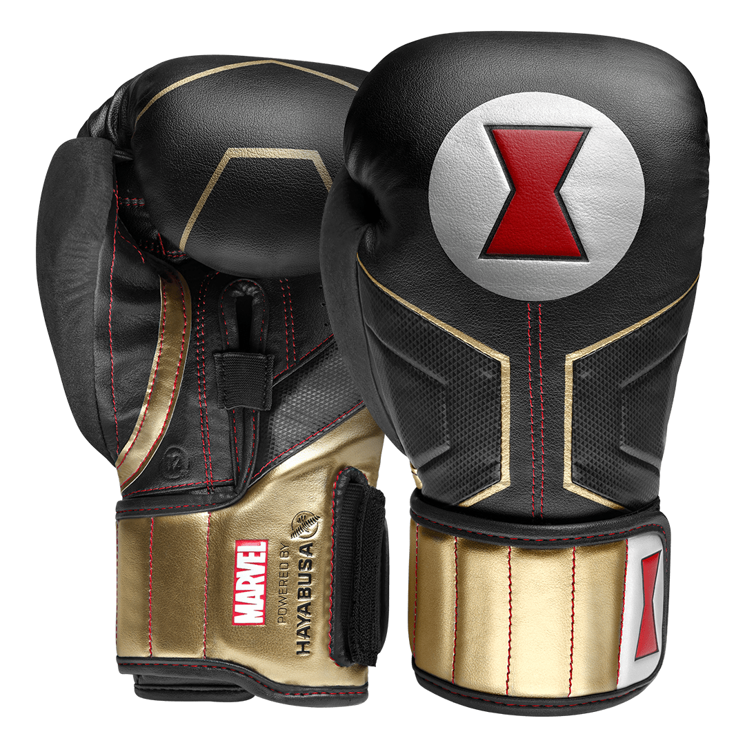 Ett par Hayabusa Marvel Black Widow Hero Elite boxningshandskar i svart och rött