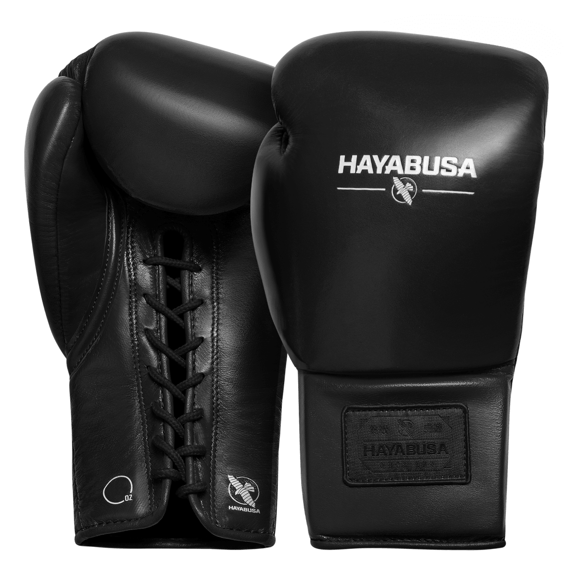 Paar zwarte Hayabusa Pro Lace bokshandschoenen, totaalaanzicht met microvezelzakje
