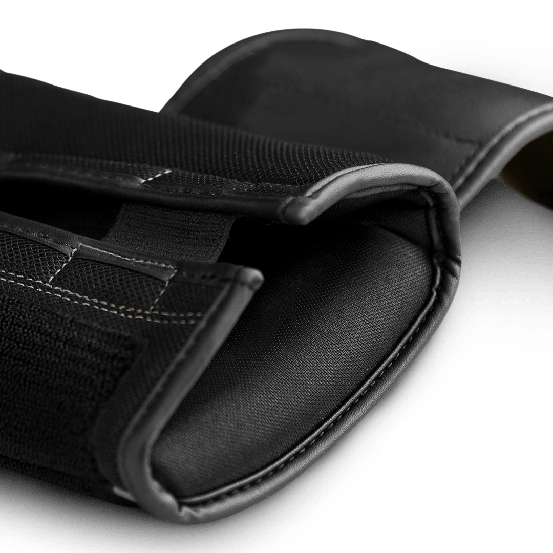 Technical detail of the closure of the beige Hayabusa S4 glove