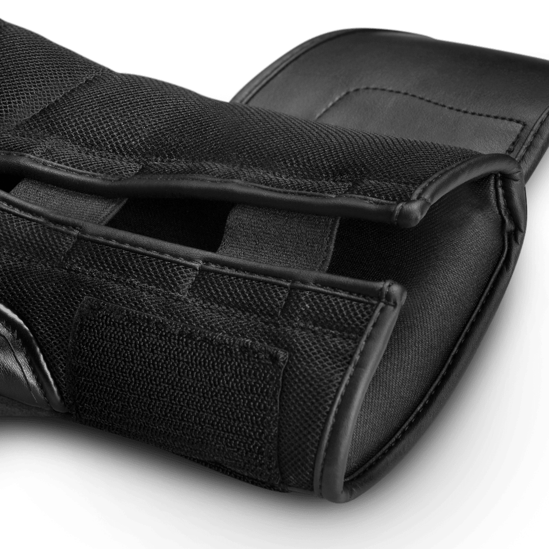 Detail of the wrist support closure system on the black S4 gloves