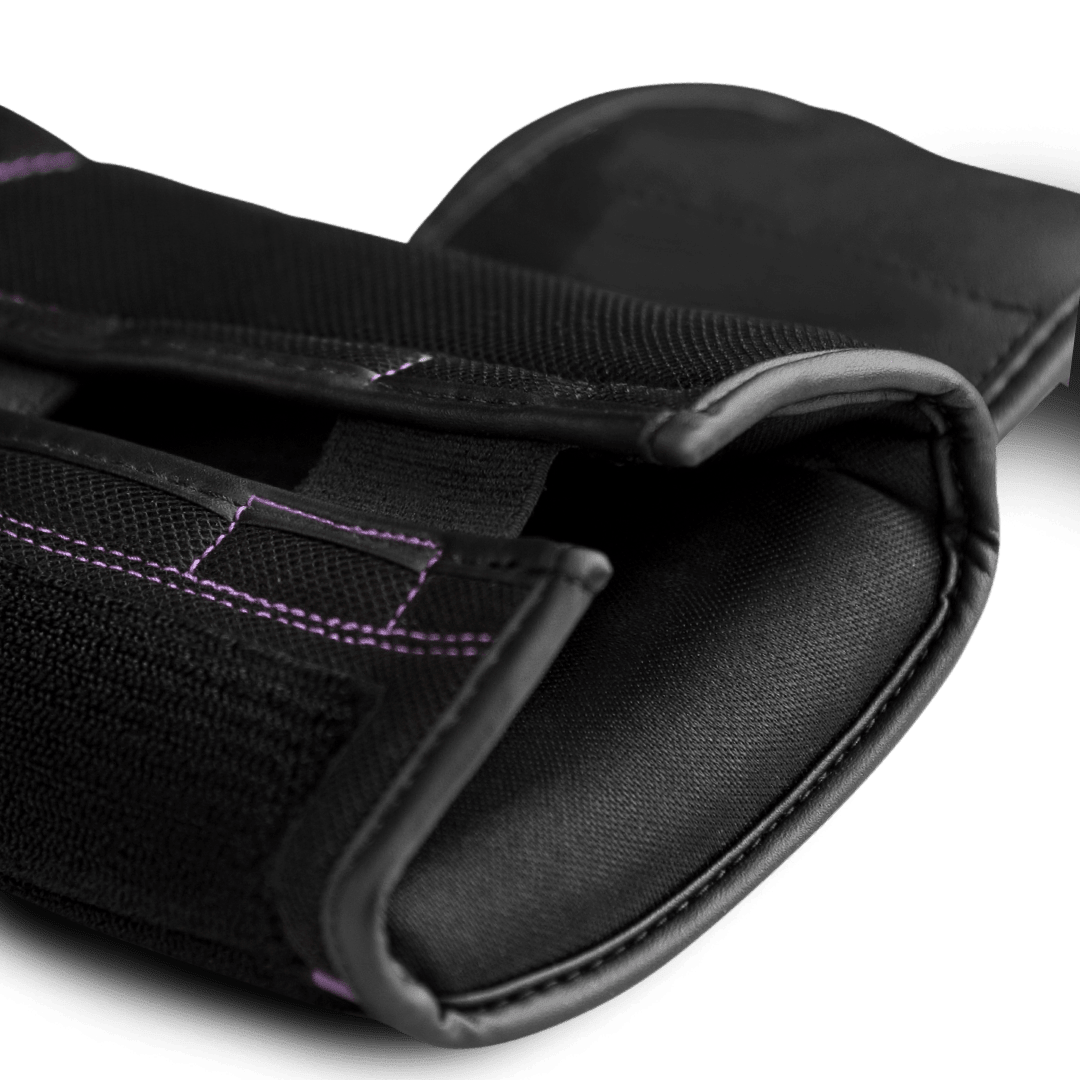 Technical detail of the closure strap of the purple S4 glove