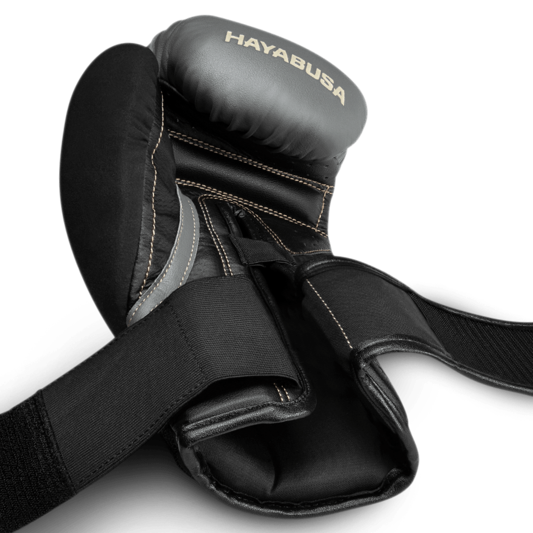 Cinturini aperti dei guantoni Hayabusa T3 grigi e neri