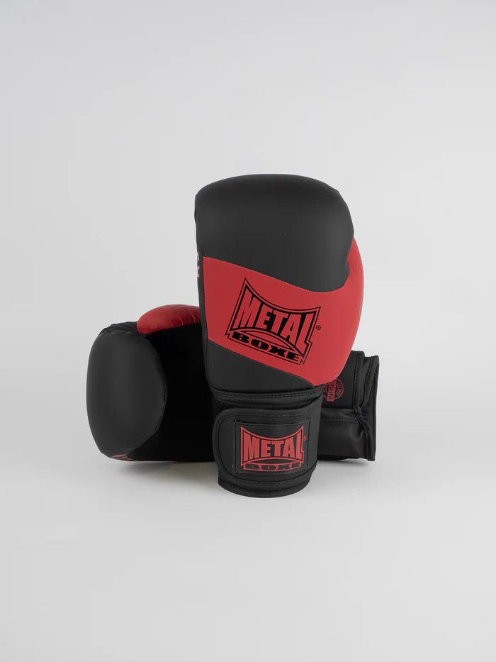 Vooraanzicht van zwarte en rode Metal Boxing Competition EV1-handschoenen