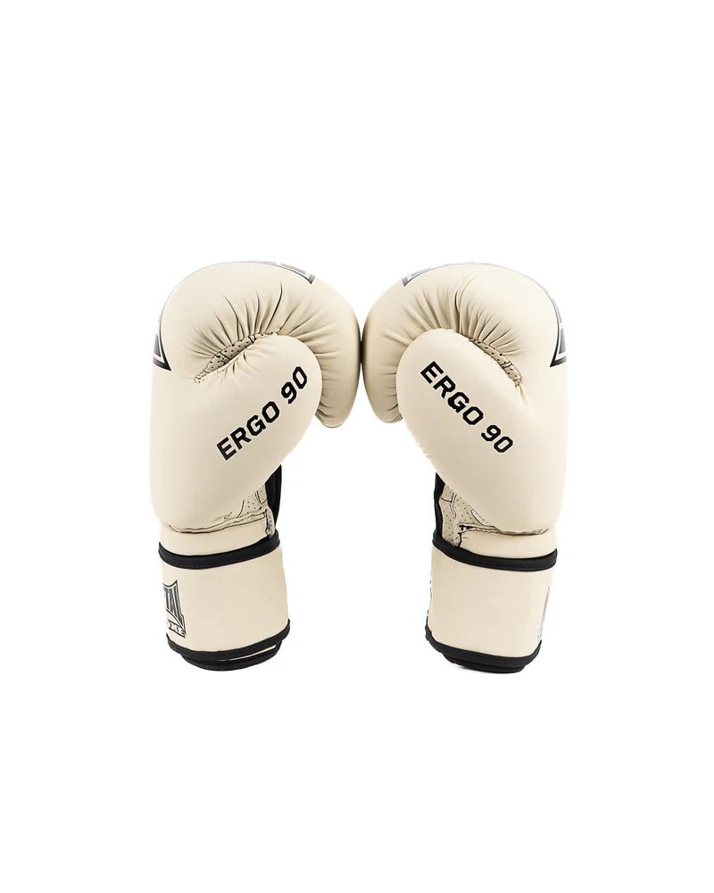 Vista lateral das luvas Metal Boxing Ergo 90 bege, com foco na curvatura ergonômica de 90 graus do punho.