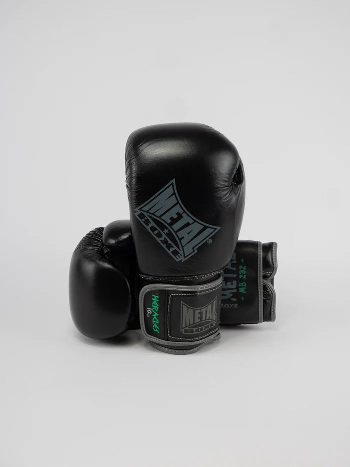 Vedere frontală a mănușilor profesionale din piele neagră Metal Boxing Heracles