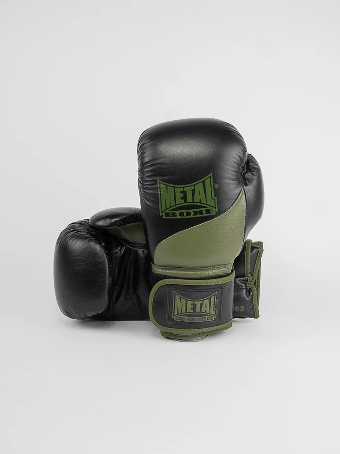 Vedere frontală a mănușilor Metal Boxing Omega din piele neagră și kaki