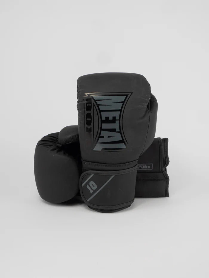 Vista frontale guantoni Metal Boxe Starter nero e grigio, design moderno bicolor