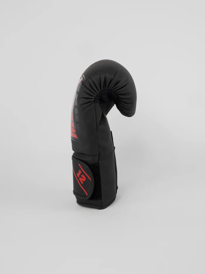 Sidovy av Metal Boxing Starthandskar, svarta och röda, handledsstödsdetalj