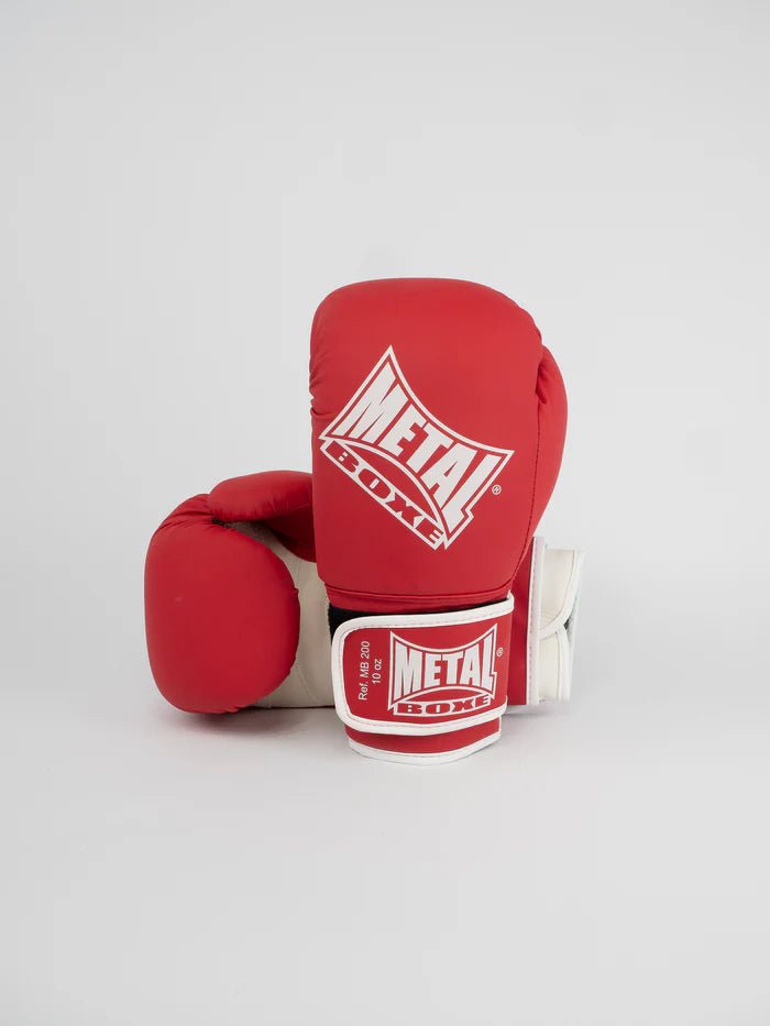 Vista frontal das luvas de boxe de metal MB200 vermelhas, absorção de choque superior