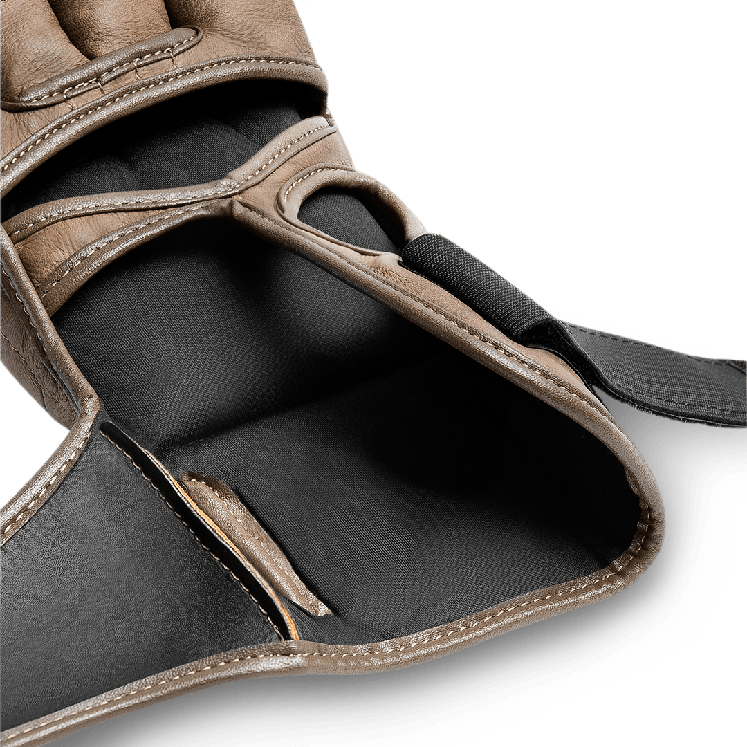 Gros plan sur le système de fermeture Dual-X breveté des gants Hayabusa T3 LX, support de poignet supérieur