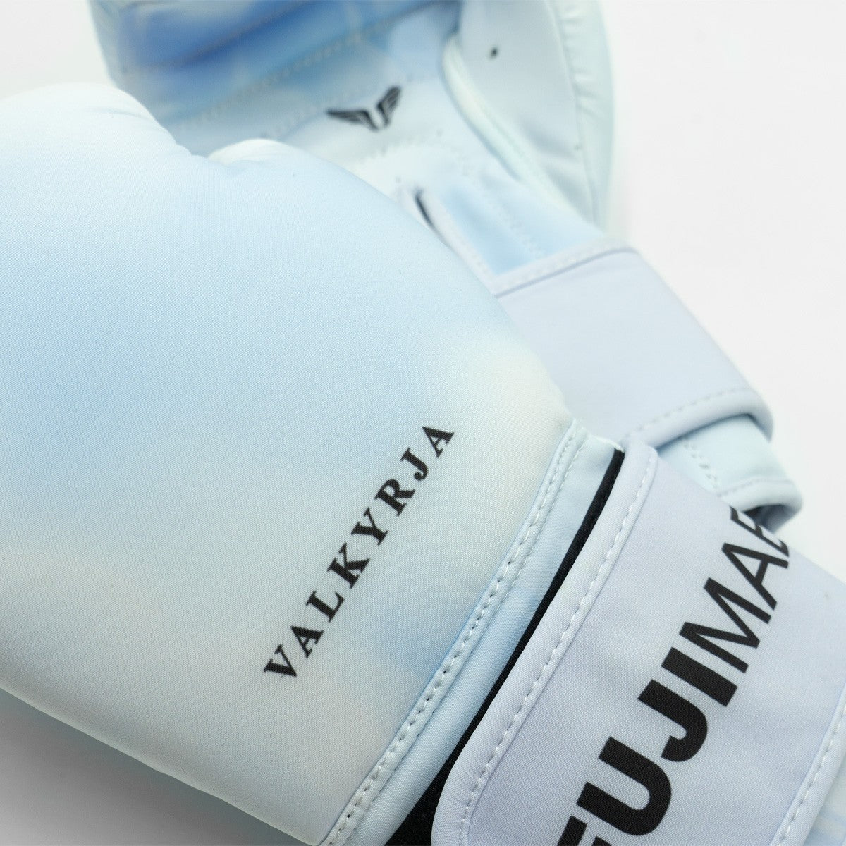 Guantoni Valkyrja FujiMae