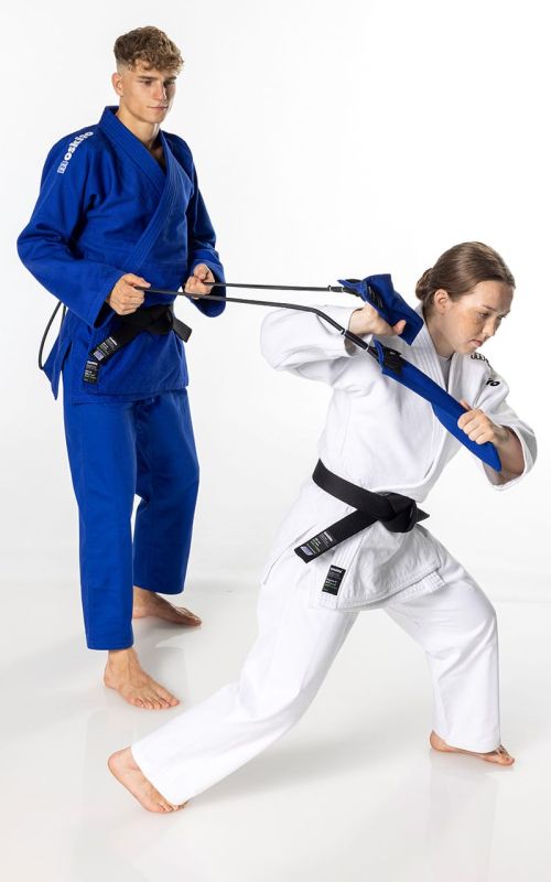 Copiii și adolescenții se antrenează cu Judo Grip Trainer Moskito Uchi Komi Triangle pentru a-și îmbunătăți aderența