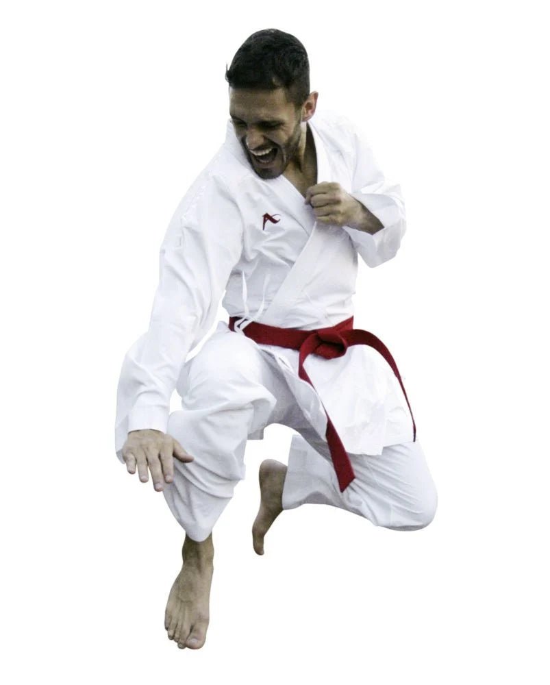 Widok z przodu ultralekkiego gi karate Arawaza Onyx Zero Gravity do kumite