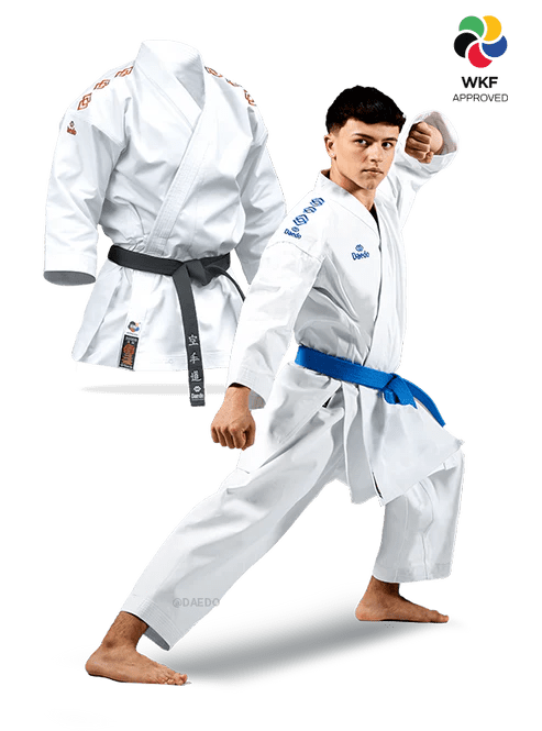 Karategi Daedo Kata Premier League WKF alb cu jachetă dublă vedere frontală.