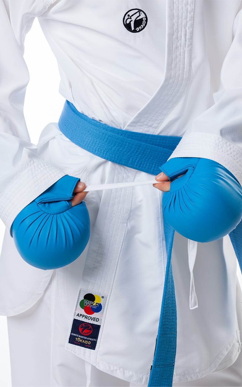 karategi da kumite Tokaido modello rosso blu con velcro.Approvato WKF