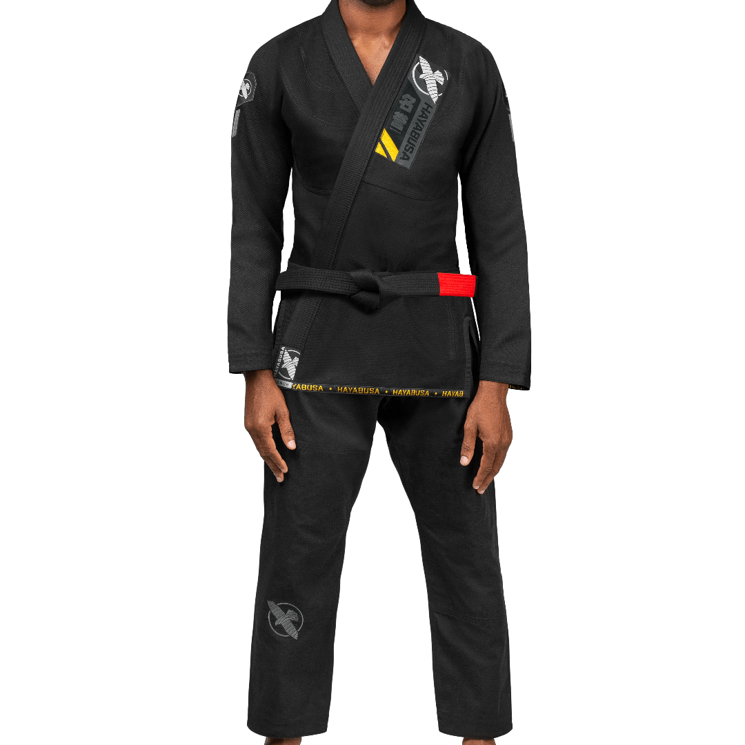 Framifrån av den svarta Hayabusa Ascend Lightweight tävlingskimonon