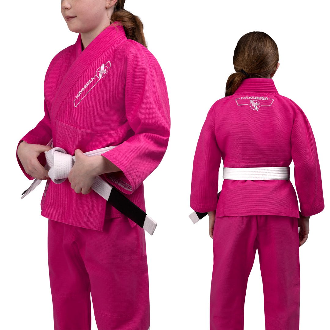 Kombinerad fram- och bakvy av den rosa Hayabusa Essential Kids BJJ-kimonon