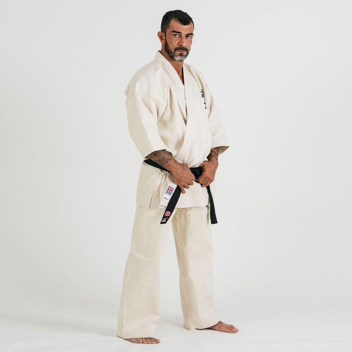 Karate Kyokushin Yantsu Kimono in the Traditional White (Raw) variant in unbleached cotton.