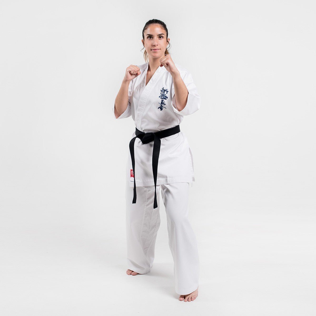 Kimono d'entraînement de karaté Shinkyokushin Fujimae porté, vue de face uniforme de 9 oz.