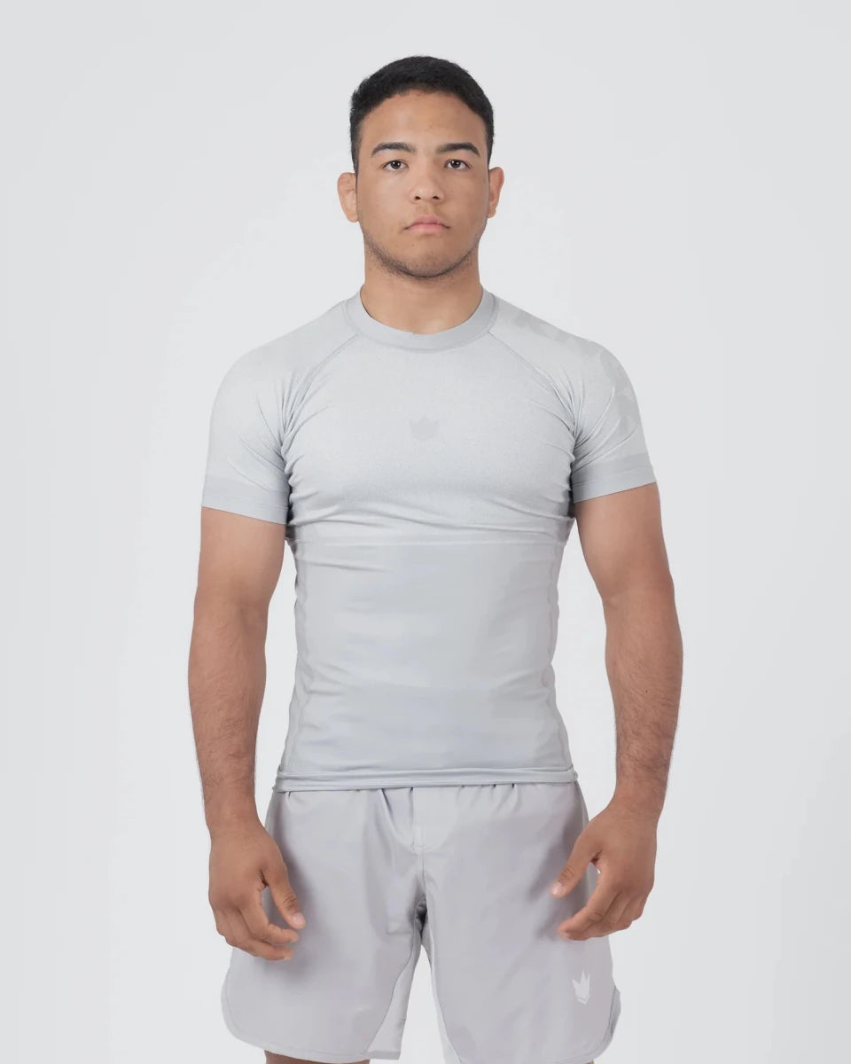 Vooraanzicht van de Kingz Ghost technische rashguard voor vechtsporten en No-Gi