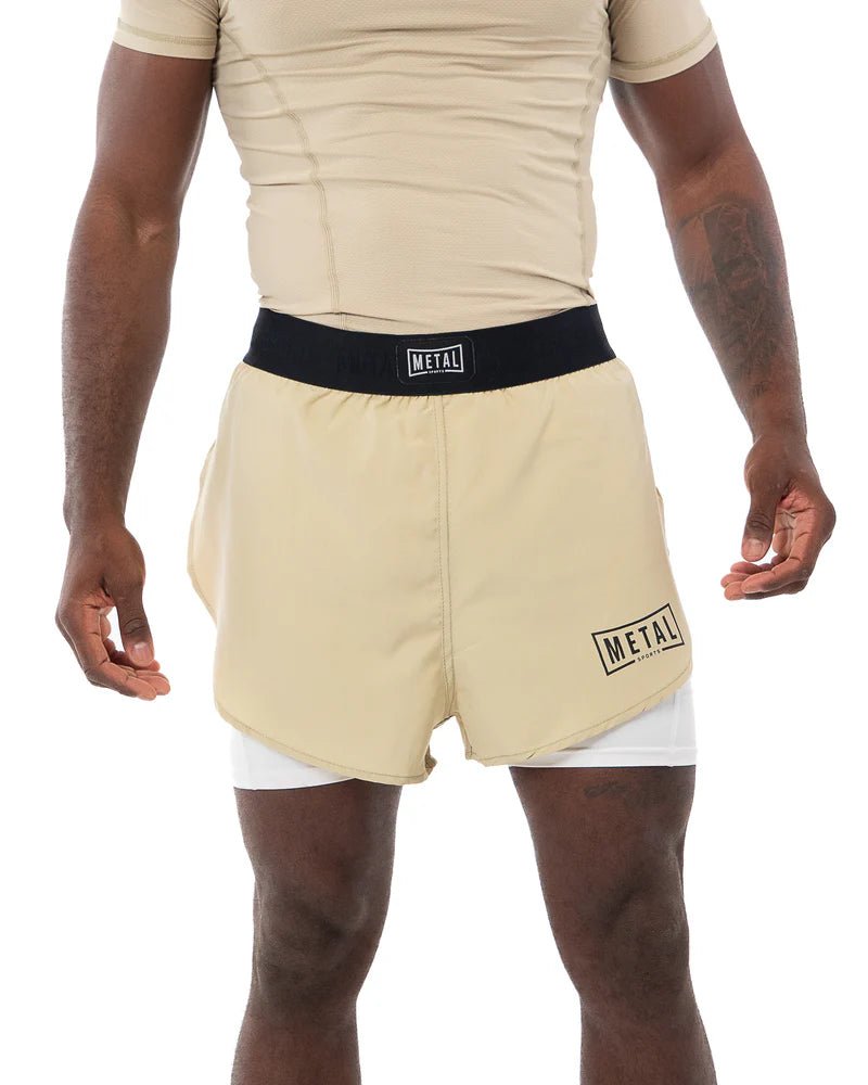 Vista frontal principal Shorts de boxe de metal 2 em 1 bege Desert Storm usado para treinamento de MMA