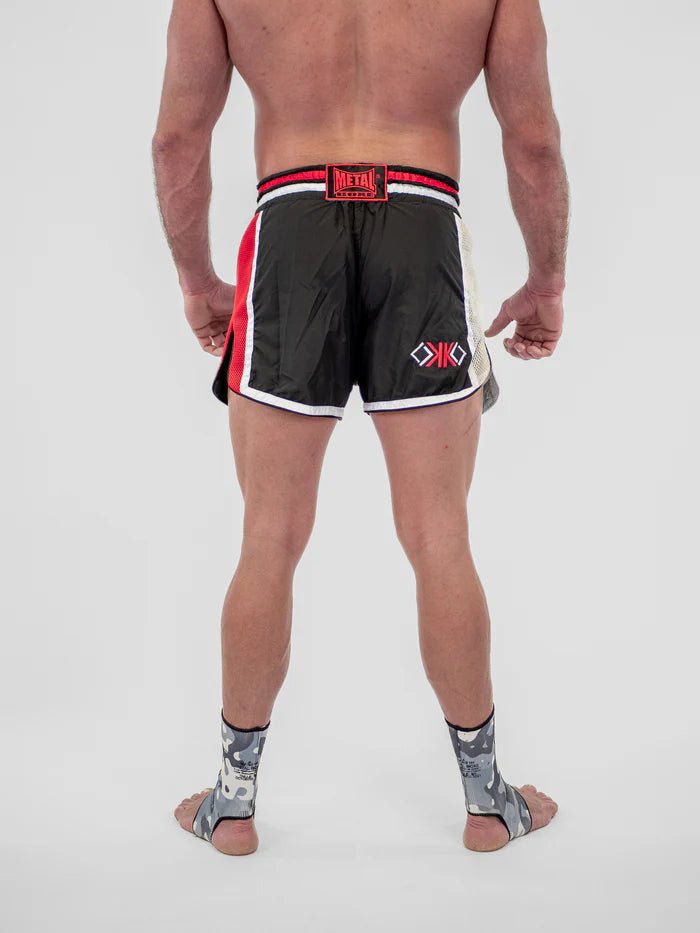 Détail de la broderie OKO et Metal Boxe sur la ceinture du short de combat