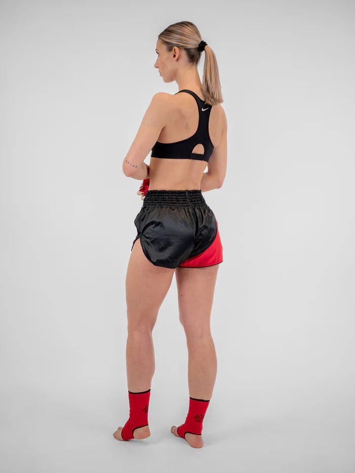 Vue arrière du short de combat Metal Boxing Warrior, noir, rouge, bande élastique haute
