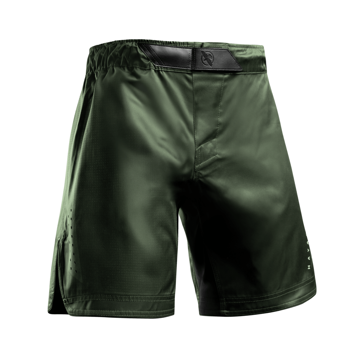 Pohled zepředu na zelené šortky Hayabusa Core 3/4 Thigh MMA, neomezená pohyblivost pro ukotvení