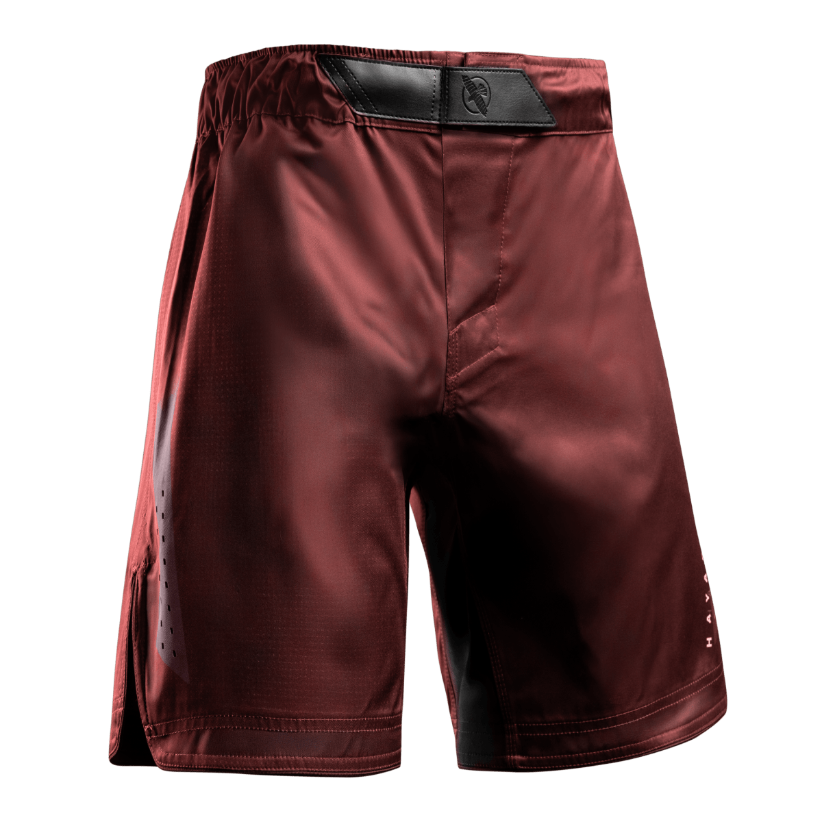 Framifrån av de röda Hayabusa Core Full-Length MMA-shortsen i rivtåligt tyg