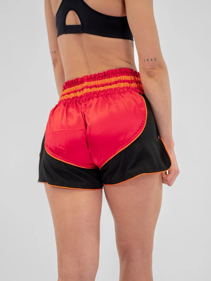 Short de Kickboxing femme vue arrière Metal Boxing Lumpinee bande élastique rouge