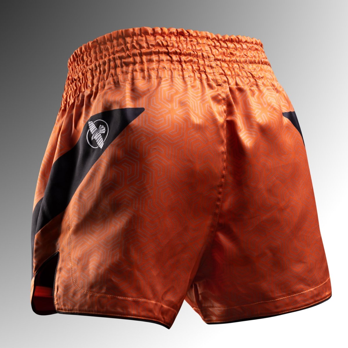 Dos du short orange Hayabusa Core Muay Thai avec ceinture élastique