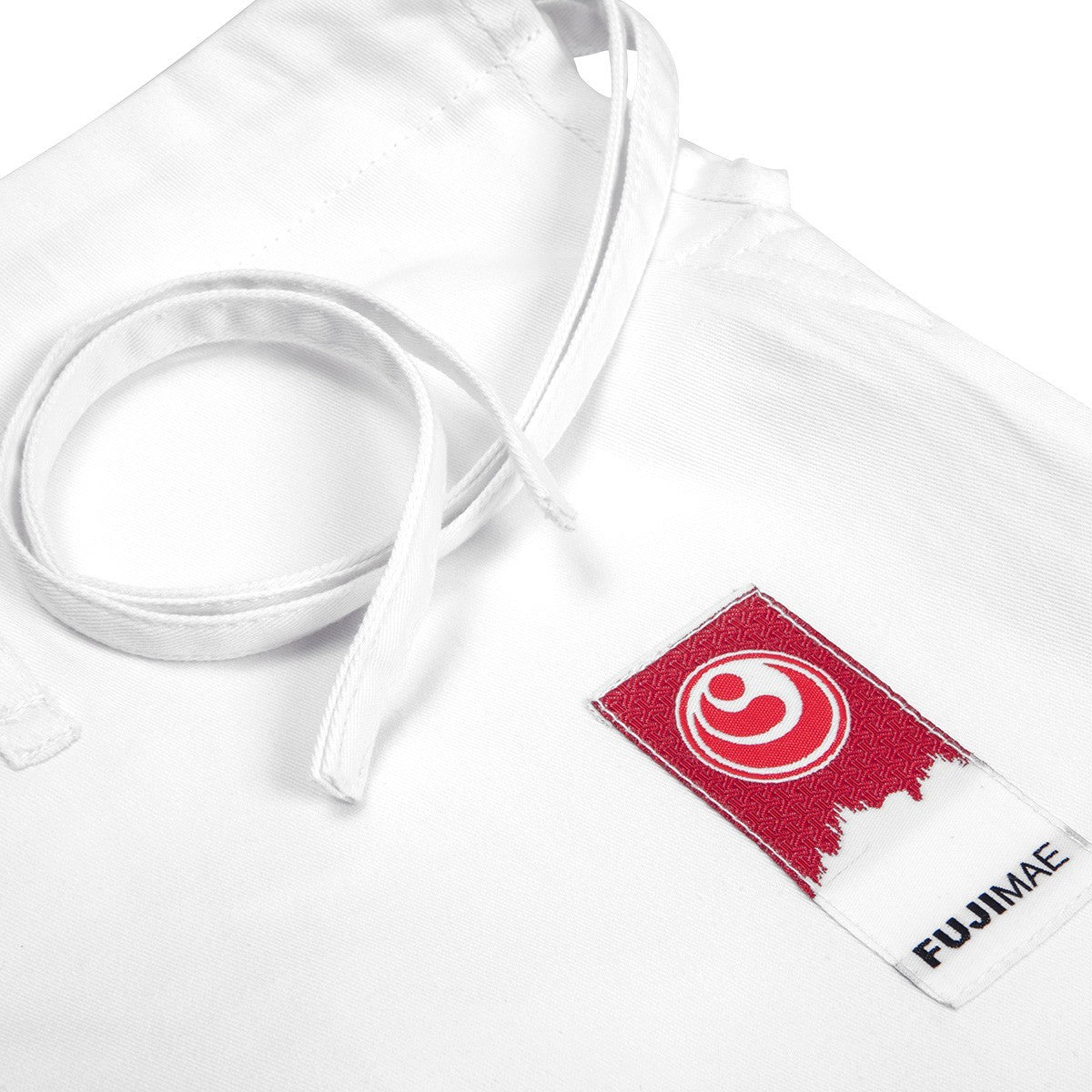 Particolare della chiusura tradizionale con lacci dei pantaloni del Karategi Shinkyokushin.