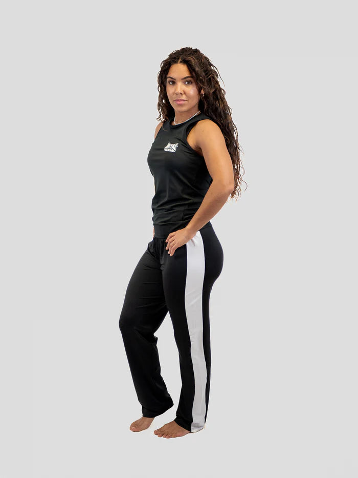 Detail kain lycra dan celana French Boxing Metal Boxing berpotongan lurus berwarna hitam putih