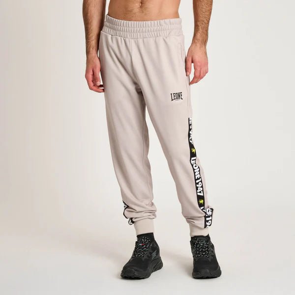 Vooraanzicht van de Stripe '47 Leone 1947 lifestyle-broek in beige