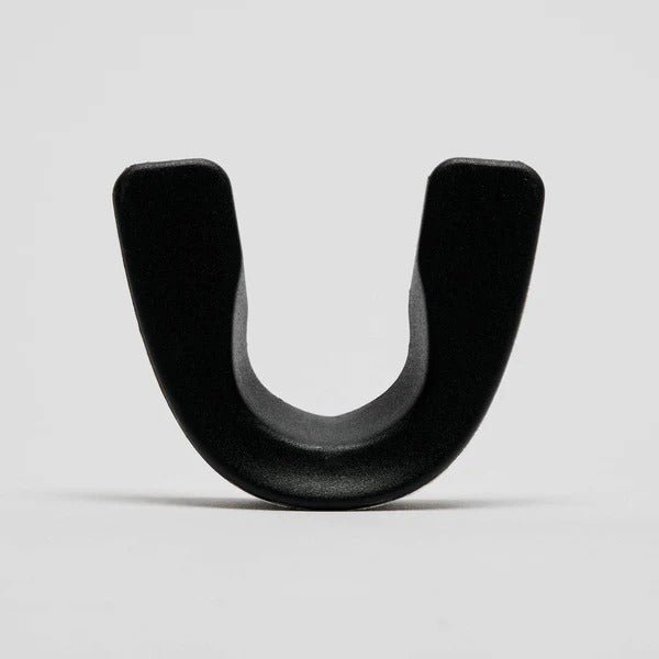 Vue de dessus de la coque extérieure noire durable du protège-dents Leone x Iuter
