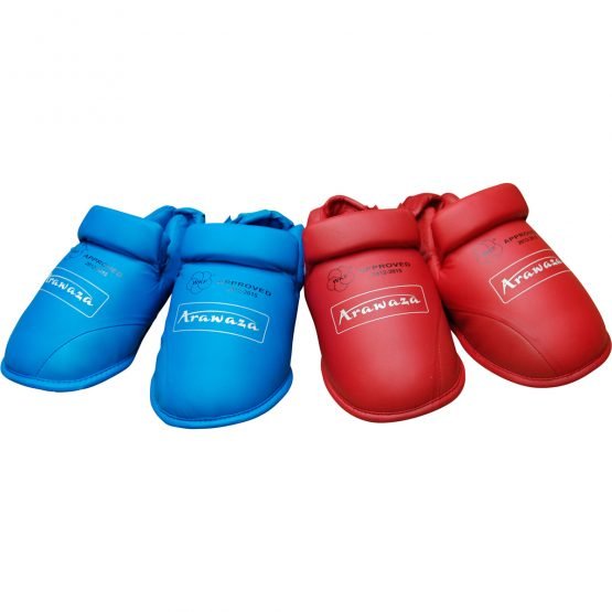 Paire de protège-pieds Arawaza WKF Approuvés aux couleurs officielles rouge et bleu pour les compétitions
